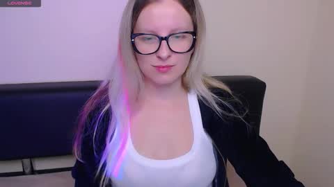 Mia online show from October 8, 7:02 am