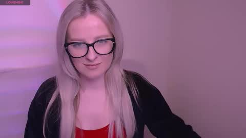 Mia online show from November 17, 8:15 am