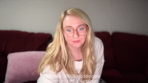 vanillapuddingpie online show from December 5, 3:26 am