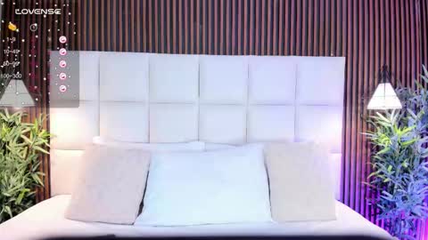 V A N N E S A   online show from November 27, 12:41 pm