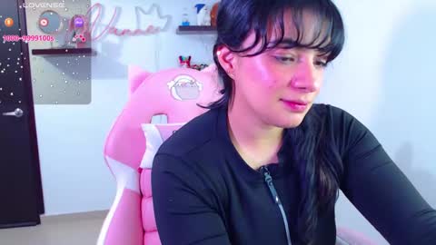 Snapshot of vannessa_shy chatting on February 27, 8:53 pm Vanesa online show from February 27, 8:53 pm