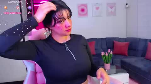 Snapshot of vannessa_shy chatting on January 24, 12:21 am Vanesa online show from January 24, 12:21 am