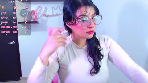 Snapshot of vannessa_shy chatting on February 8, 4:04 pm Vanesa online show from February 8, 4:04 pm