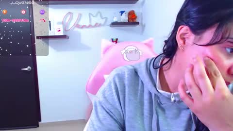 Snapshot of vannessa_shy chatting on March 12, 8:52 pm Vanesa online show from March 12, 8:52 pm