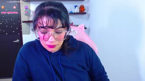 Snapshot of vannessa_shy chatting on February 13, 10:11 pm Vanesa online show from February 13, 10:11 pm