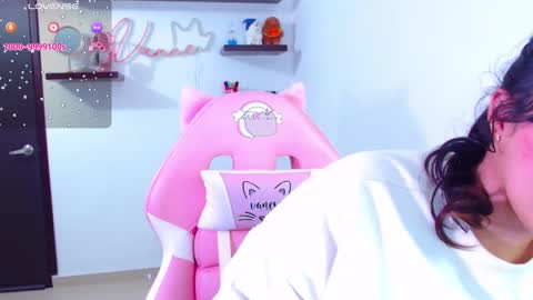 Snapshot of vannessa_shy chatting on February 24, 10:47 pm Vanesa online show from February 24, 10:47 pm