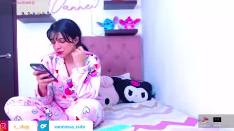 Snapshot of vannessa_shy chatting on October 9, 2:05 am Vanesa online show from October 9, 2:05 am