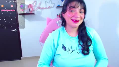 Snapshot of vannessa_shy chatting on February 10, 9:25 pm Vanesa online show from February 10, 9:25 pm