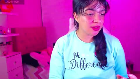 Snapshot of vannessa_shy chatting on December 6, 2:13 am Vanesa online show from December 6, 2:13 am