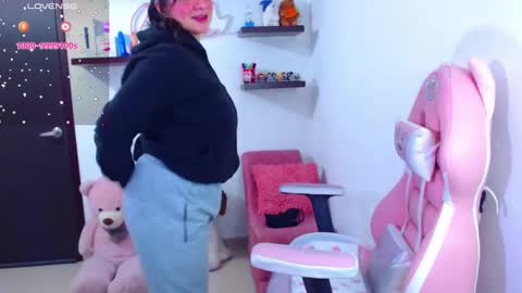 Snapshot of vannessa_shy chatting on March 5, 11:27 pm Vanesa online show from March 5, 11:27 pm