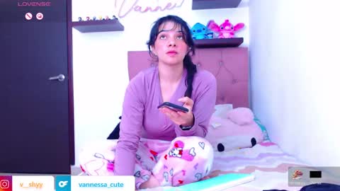 Snapshot of vannessa_shy chatting on October 23, 1:33 am Vanesa online show from October 23, 1:33 am