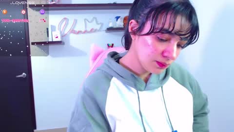 Snapshot of vannessa_shy chatting on March 11, 10:09 pm Vanesa online show from March 11, 10:09 pm