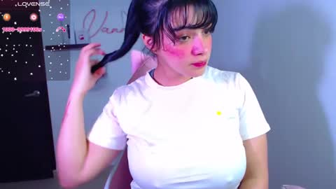 Snapshot of vannessa_shy chatting on March 11, 1:05 am Vanesa online show from March 11, 1:05 am