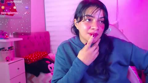 Snapshot of vannessa_shy chatting on December 13, 10:34 pm Vanesa online show from December 13, 10:34 pm