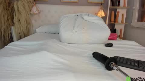 vannia smith  online show from March 22, 12:55 pm