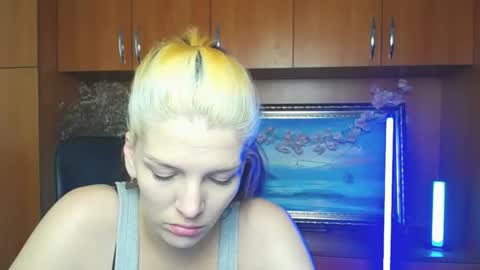 Vanessa online show from April 8, 7:10 am