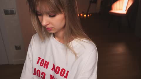 Snapshot of variety_moments chatting on January 27, 3:18 pm Heeeeey Im Hanna the art of tease online show from January 27, 3:18 pm