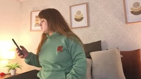 Vee Simons online show from November 26, 8:54 pm