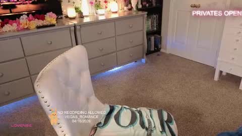 vegas_romance online show from April 17, 2:02 am