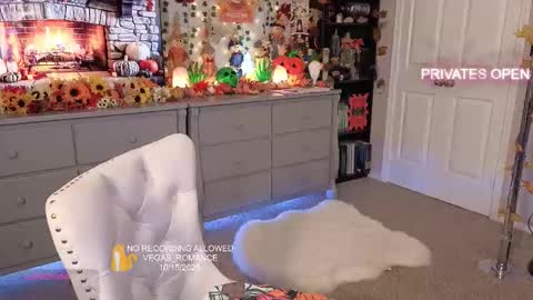 Snapshot of vegas_romance chatting on October 16, 2:03 am vegas_romance online show from October 16, 2:03 am
