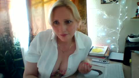 velka_raspberry online show from August 2, 2:20 pm