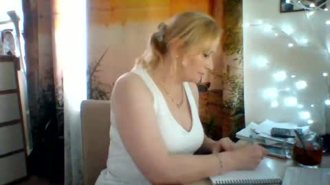 velka_raspberry online show from June 21, 9:13 am