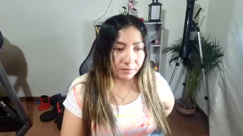 Snapshot of vellarossa chatting on December 17, 12:56 am Im VelaI will be Christmas and New Year with my family December 22 to January 13 I will miss you guys. online show from December 17, 12:56 am
