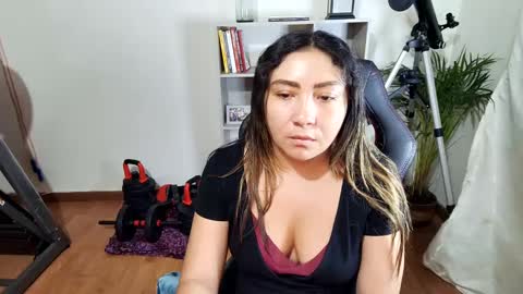 Snapshot of vellarossa chatting on March 2, 1:47 am Im VelaI will be Christmas and New Year with my family December 22 to January 13 I will miss you guys. online show from March 2, 1:47 am