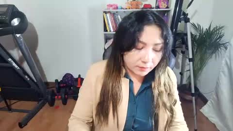 Snapshot of vellarossa chatting on February 2, 1:55 am Im VelaI will be Christmas and New Year with my family December 22 to January 13 I will miss you guys. online show from February 2, 1:55 am