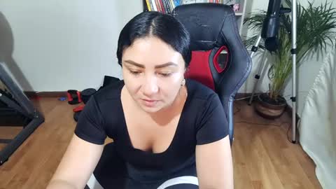 Snapshot of vellarossa chatting on January 18, 2:25 am Im VelaI will be Christmas and New Year with my family December 22 to January 13 I will miss you guys. online show from January 18, 2:25 am