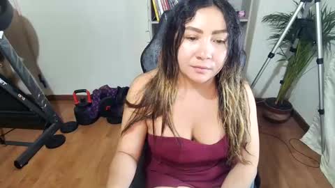 Snapshot of vellarossa chatting on February 21, 2:50 am Im VelaI will be Christmas and New Year with my family December 22 to January 13 I will miss you guys. online show from February 21, 2:50 am