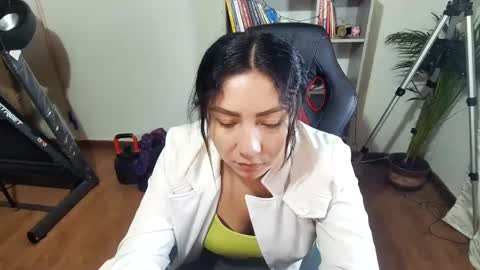 Snapshot of vellarossa chatting on February 20, 2:07 am Im VelaI will be Christmas and New Year with my family December 22 to January 13 I will miss you guys. online show from February 20, 2:07 am