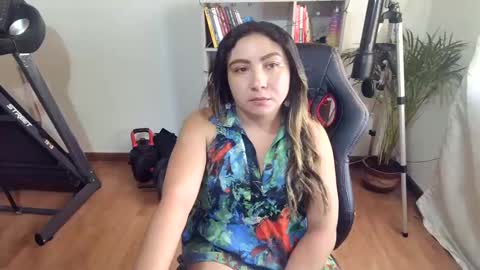 Snapshot of vellarossa chatting on January 22, 9:22 pm Im VelaI will be Christmas and New Year with my family December 22 to January 13 I will miss you guys. online show from January 22, 9:22 pm