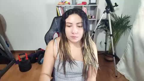 Snapshot of vellarossa chatting on February 13, 10:00 pm Im VelaI will be Christmas and New Year with my family December 22 to January 13 I will miss you guys. online show from February 13, 10:00 pm