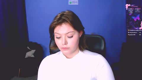 velvet_dreamm online show from December 16, 7:21 pm