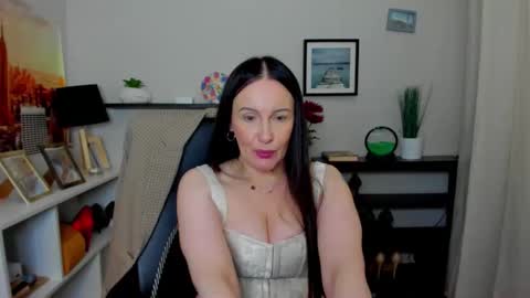 Jasmine online show from October 31, 7:34 am