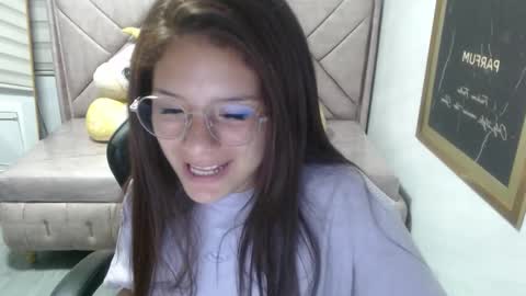 velvet_moon_v online show from December 3, 1:35 pm