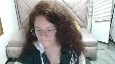 velvet_moon_v online show from December 16, 1:28 pm