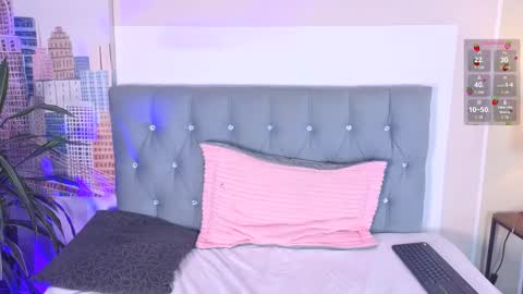 velvetfox_ online show from October 17, 8:56 pm