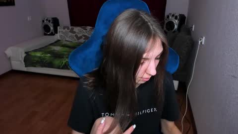 veneradi615 online show from March 12, 4:35 pm