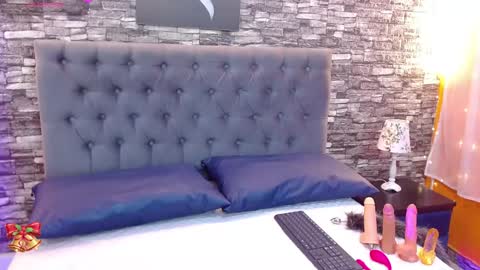 Medussa online show from December 15, 8:25 pm