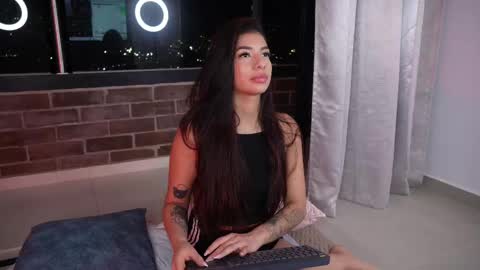 Snapshot of vero_cam chatting on February 22, 2:06 am vero_cam online show from February 22, 2:06 am