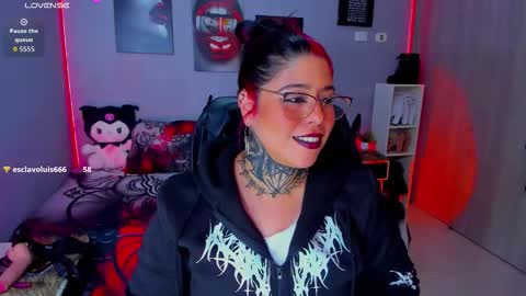 Miss Veronika online show from October 15, 7:05 pm