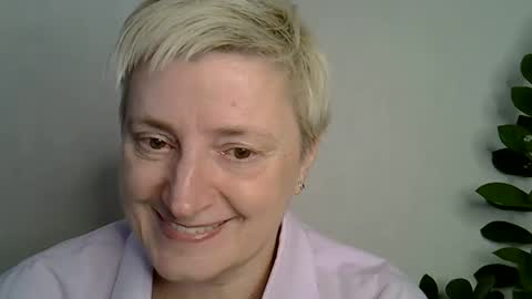 Snapshot of verony_ chatting on October 28, 12:00 pm verony_ online show from October 28, 12:00 pm