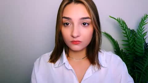 Ana online show from December 17, 1:04 pm