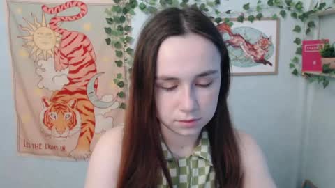 veryveryvery_shy online show from June 2, 5:52 am