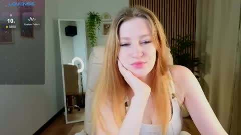 Snapshot of viamltdreamer chatting on October 29, 7:56 am viamltdreamer online show from October 29, 7:56 am