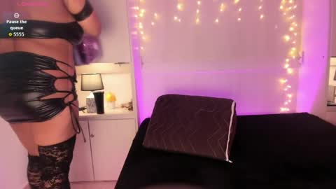 V I C K Y online show from June 5, 8:26 pm
