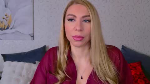 VickyVenus online show from March 16, 11:30 pm