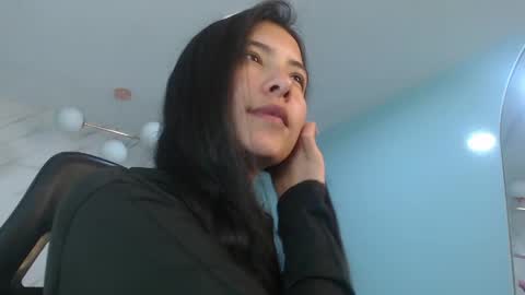 Victoria online show from May 4, 1:04 pm